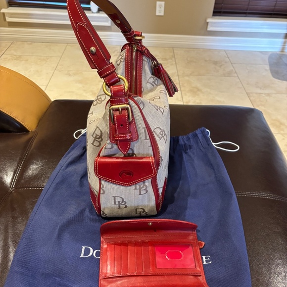 DOONEY & BOURKE JACQUARD DB HOBO HANDBAG AND WALLET - Picture 5 of 6